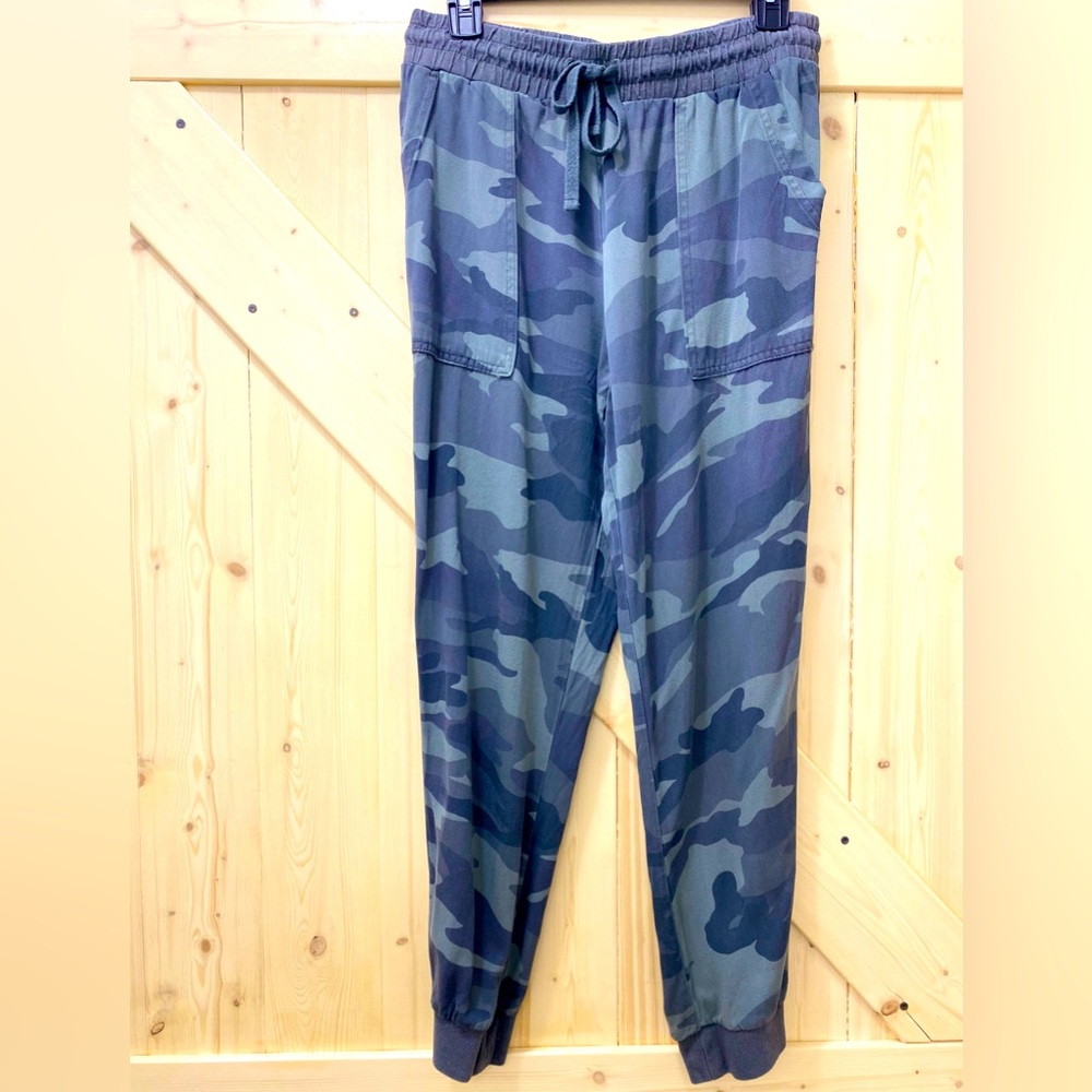 ❤️🥰Splendid Denim Green Camouflage Paper Bag Joggers